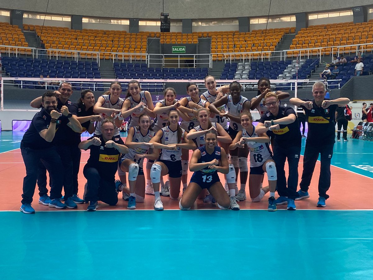 Federvolley's tweet photo. #๐
๐๐๐๐๐ข๐ซ๐ฅ๐ฌ๐๐๐
#AZZURRINE ๐ INARRESTABILI! ๐๐ช๐
Nella seconda giornata della Pool E l'Italia ๐ฎ๐น ha battuto la Turchia ๐น๐ท
Nell'ultima giornata della seconda fase la Nazionale #Under21F sfida il Brasile ๐ง๐ท
La news โก๏ธ https://t.co/0gB2LY1bs8
#fivbworldchampionship https://t.co/4dxFvwLStY