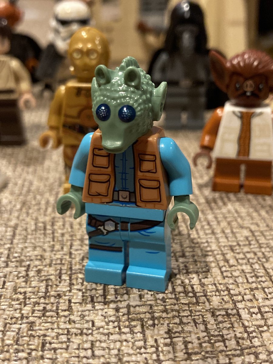MythbrandTV's tweet photo. Seriously look at this.. my friends building the 500 dollar Lego set he bought..
Greedo disbelief face.
#heshotfirst https://t.co/s7WIMb5S0A