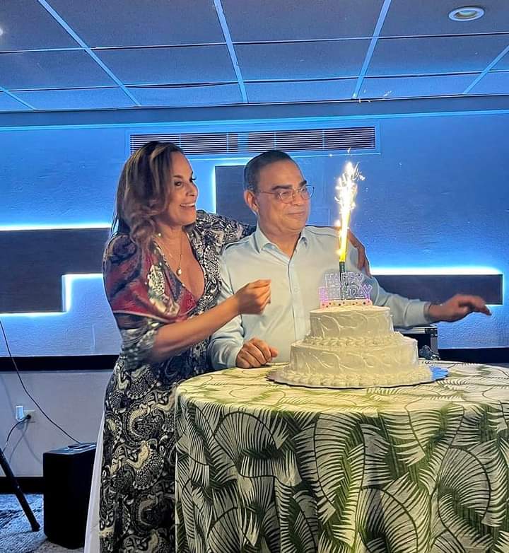 FANSPECADOPVM's tweet photo. Así se gozó en el cumpleaños de el #CaballeroDeLaSalsa Gilbertito Santa Rosa.
Y adivina quién estuvo presente…
#PecadoPerfecto #VíctorManuelle #GilbertoSantaRosa #JerryRivas #AlexandraMalagon #FrancesFranco https://t.co/wDMzfOba1s