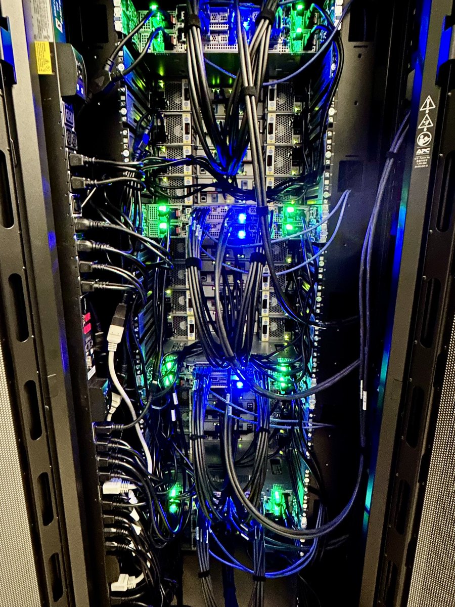 s_thiell's tweet photo. Today we reached a total of 4.9 PB of flash storage at 200 GB/s for @StanfordCompute’s Sherlock to support a wide range of research workloads. Lustre 2.15. #HPC #AI https://t.co/QvXMD1UgZw