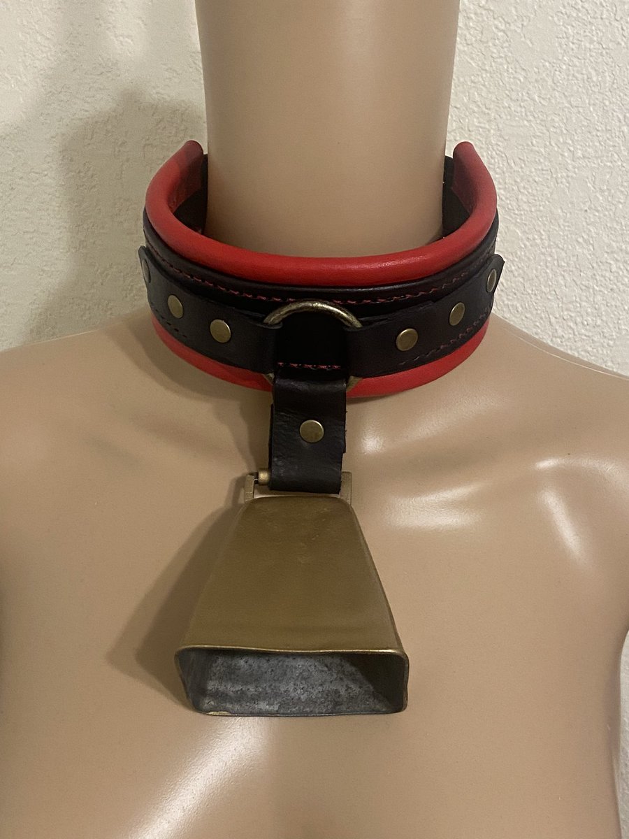Lastest Collar commission!

Premium collar commission, dyed black with red pipping and antique bronze hardware.

Y'all I love making cowbell collars so much.