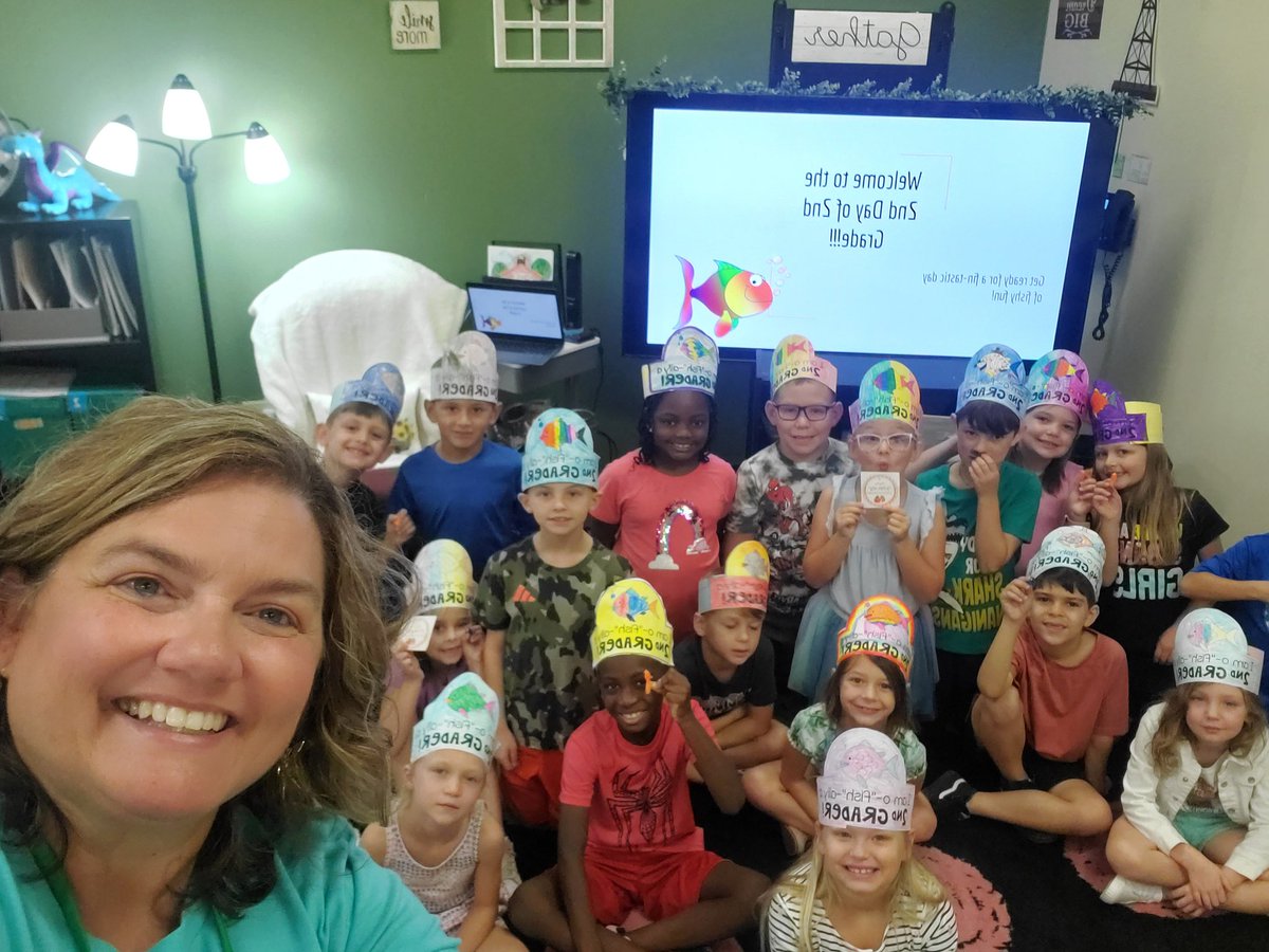 LVEHagen's tweet photo. 2nd day of Second grade! A ”fin”tastic day of activities and a guest reader. @mrsluekingmath #secondgraderocks #lveleads #wsdlearns https://t.co/gYyouB20ye