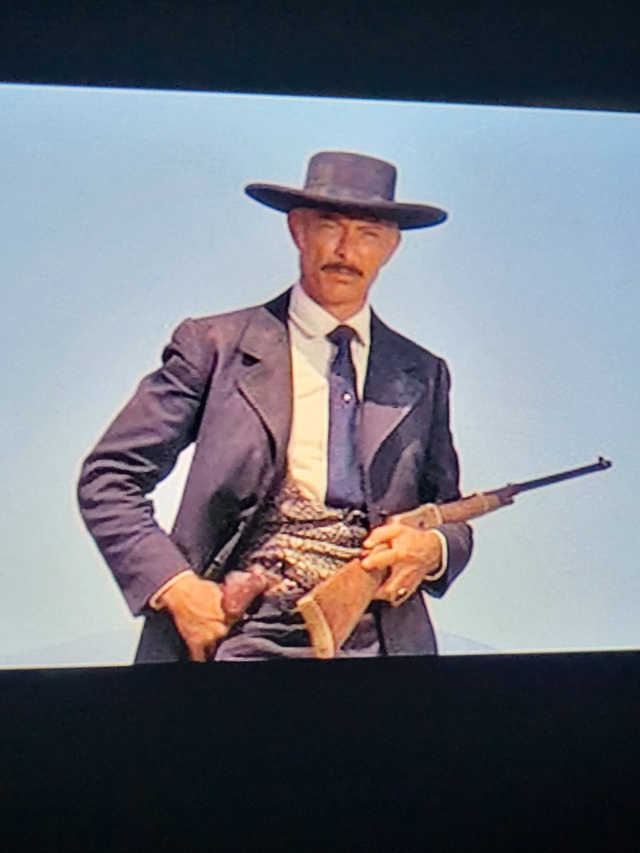 Chuck Hogan tweet media