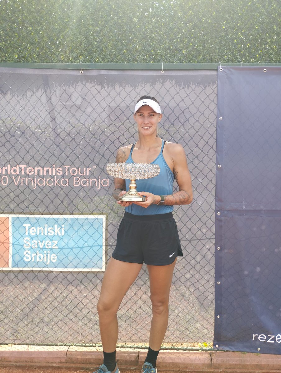 Not_Esportivas's tweet photo. ITF TENNIS!
Parabéns às tenistas campeães do @worldtennis de W25 de Vrnjacka Banja na Sérvia.
Simples: Polona Hercog (🇸🇮) 🏆(19)
Duplas: Elena Milovanovic (🇷🇸)/ Ivana Popovic (🇦🇺)
#ITFtennis #vrnjackabanja #vrnjackabanjaopen #vrnjcispa #PolonaHercog #ElenaMilovanovic #IvanaPopovic https://t.co/2iiPMDoE1x
