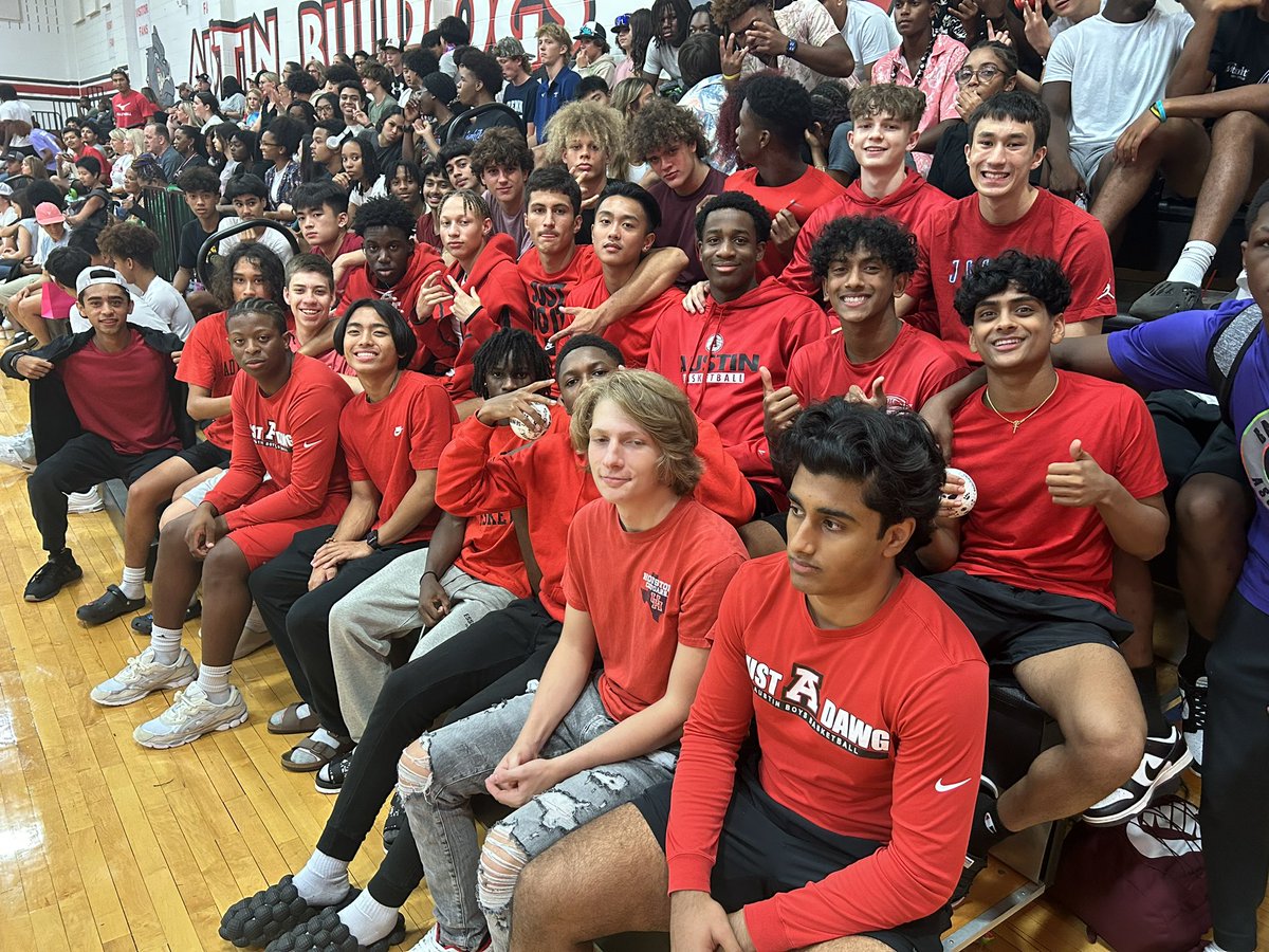 Congrats to <a href="/AustinBulldogVB/">Ft. Bend Austin Volleyball</a> on winning their home opener tonight!
Thanks for coming out to support guys #ALLIN