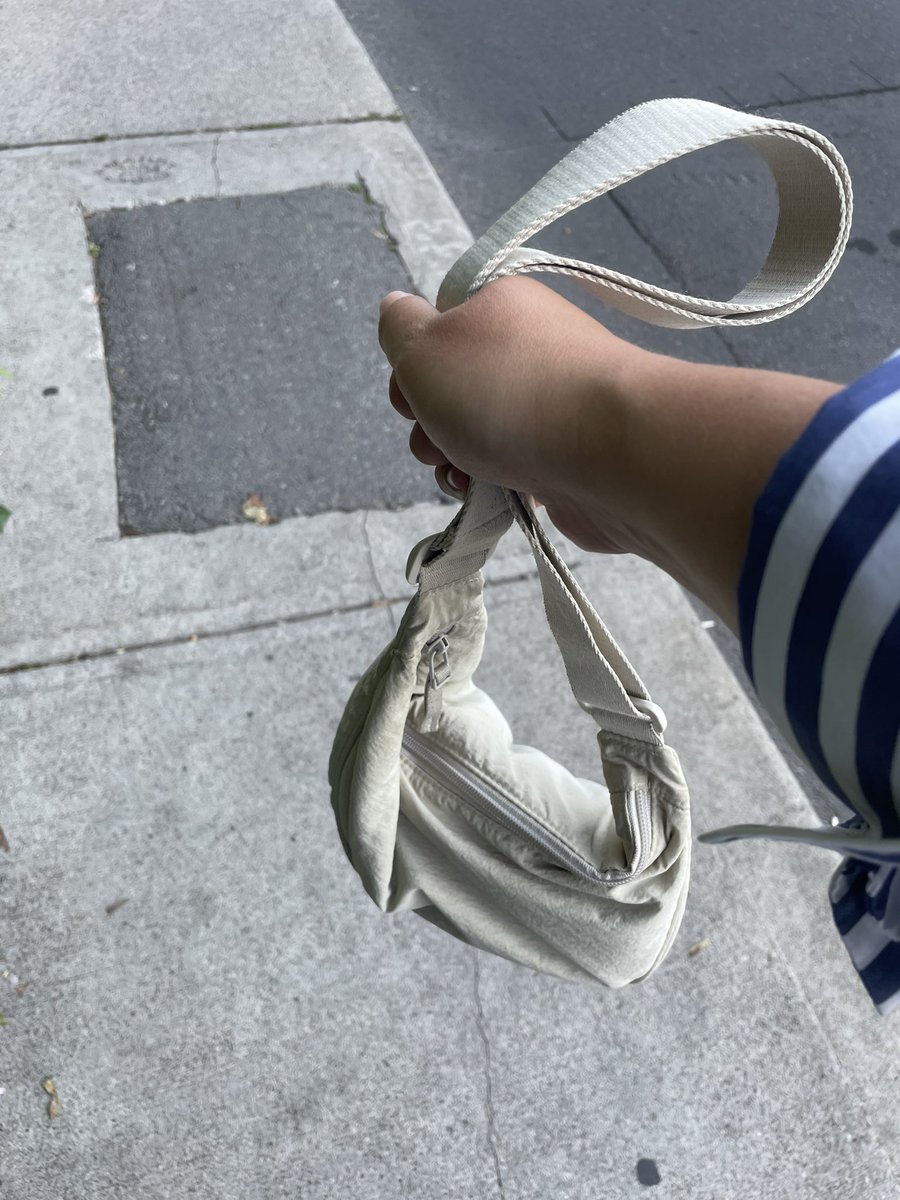 audreyeassad's tweet photo. I hold my purse like a bf where can I seek treatment for this? https://t.co/tikJFJImYN