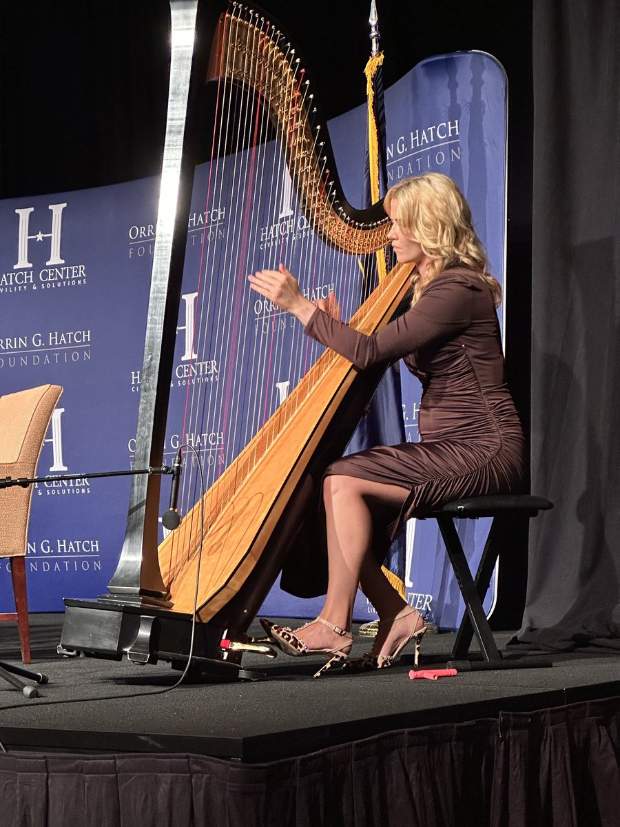 OrrinHatch's tweet photo. Inspiring performance by @ElizSmart at tonight’s Titan of Public Service Award Gala. #HatchFoundation https://t.co/yNh5aphw1y