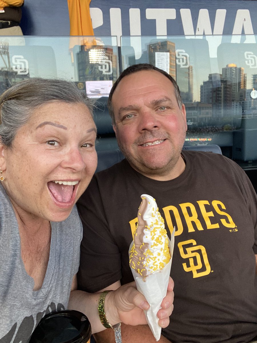 Ninascorner's tweet photo. Padres #bringthegold @Padres https://t.co/wHwiuZsdS6