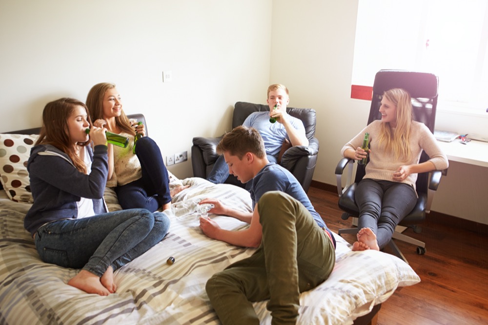 heartsyncnz's tweet photo. Raising teens in a digital world can be a daunting task. How do we keep them safe from emotional harm? Researchers agree on one key thing. Read on to find out more.@heartsyncnz https://t.co/Ph1E9TXHCl https://t.co/uz0YVT5Tdt