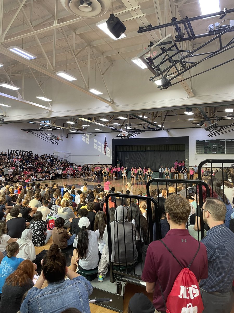senormarkmac's tweet image. The first day for @Mehlville_HS was a #bowtietuesday with a pep rally and then Español 2 with Hispanic trivia #WeAreMehlville