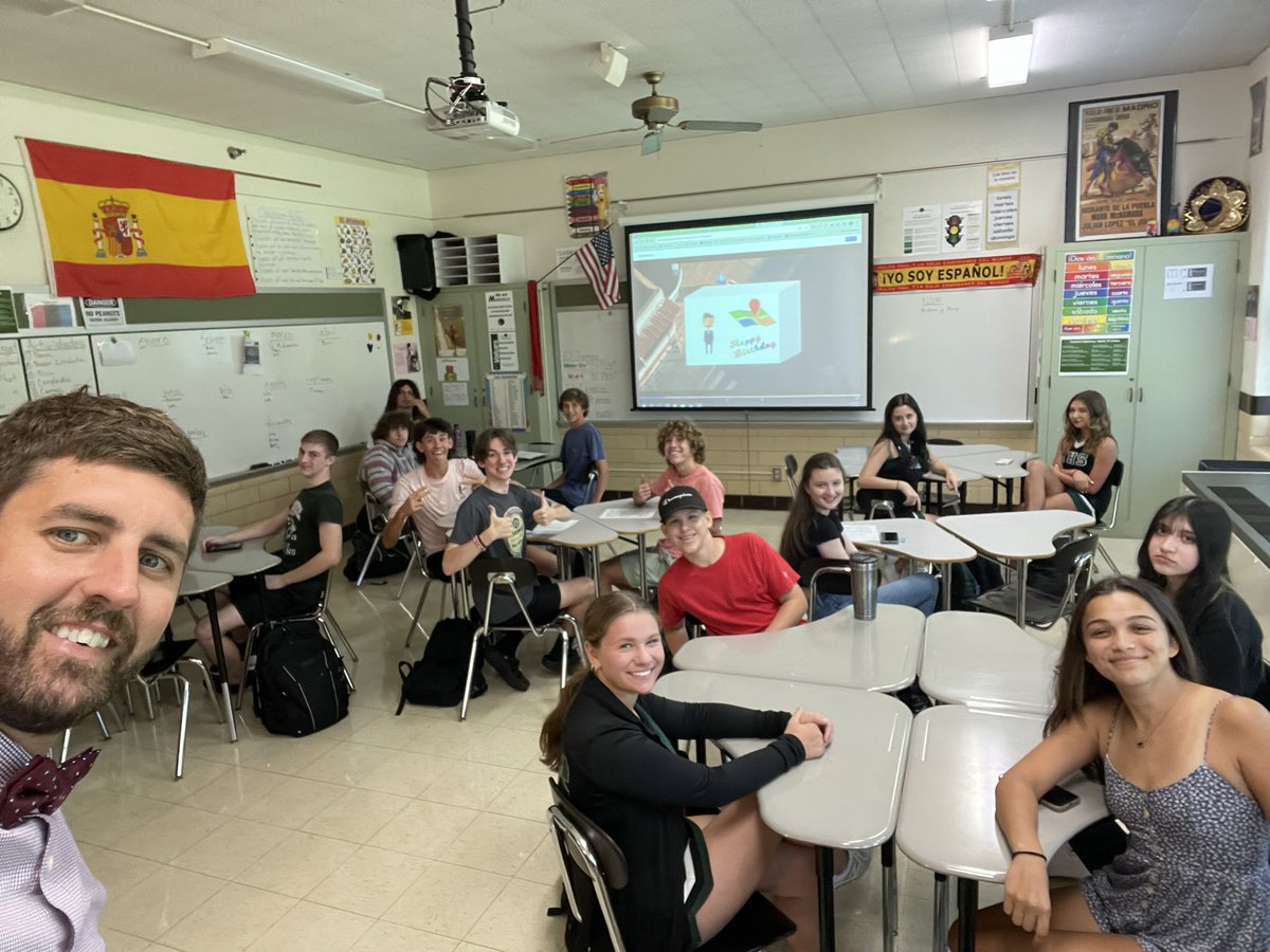 senormarkmac's tweet image. The first day for @Mehlville_HS was a #bowtietuesday with a pep rally and then Español 2 with Hispanic trivia #WeAreMehlville