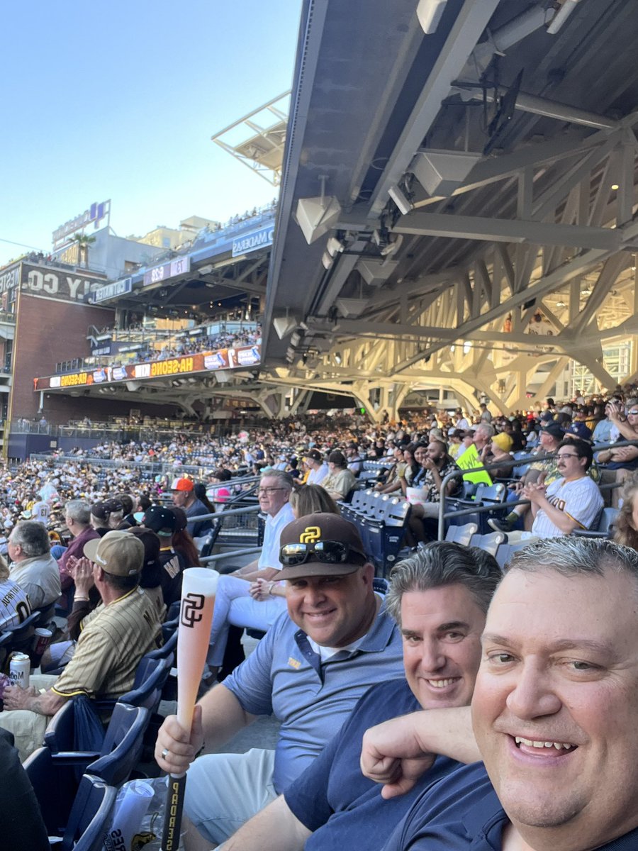 ChrisCausee's tweet photo. #BringTheGold https://t.co/TEmT06fZNw