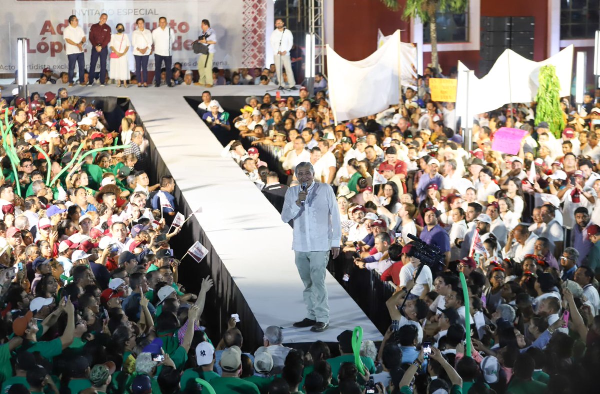 adan_augusto's tweet photo. No podíamos cerrar nuestro día en Tabasco sin visitar Macuspana: la tierra del presidente López Obrador, símbolo de la revolución de las conciencias.

Aquí está el origen humilde y resiliente de un movimiento que está transformando la política nacional. El recordatorio constante de las raíces y los ideales que nos impulsan.

¡Estamos en tiempos de definiciones y de la mano del pueblo venceremos!