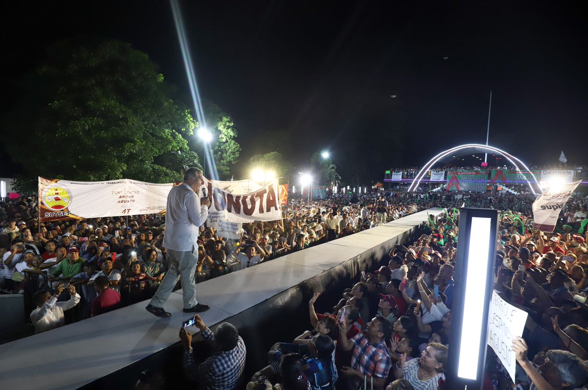 adan_augusto's tweet photo. No podíamos cerrar nuestro día en Tabasco sin visitar Macuspana: la tierra del presidente López Obrador, símbolo de la revolución de las conciencias.

Aquí está el origen humilde y resiliente de un movimiento que está transformando la política nacional. El recordatorio constante de las raíces y los ideales que nos impulsan.

¡Estamos en tiempos de definiciones y de la mano del pueblo venceremos!