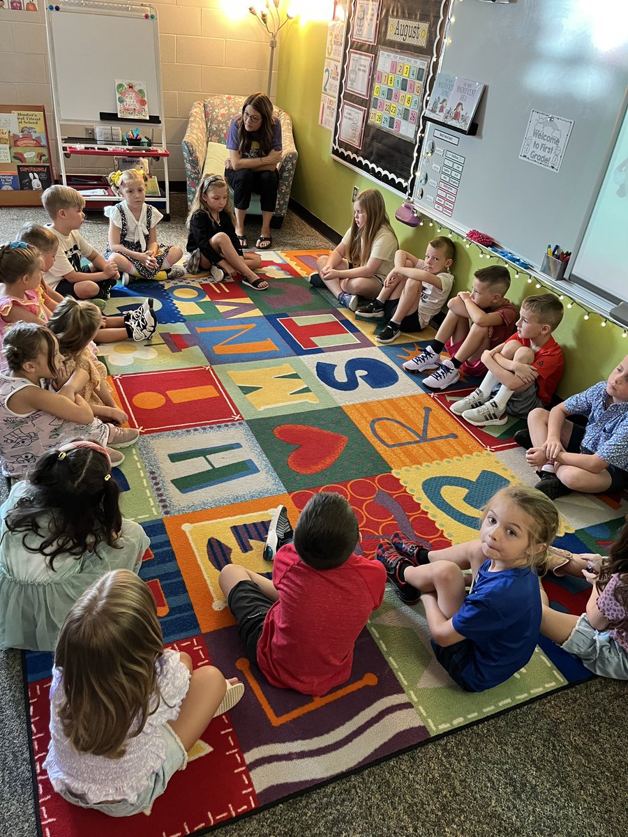 KathleenBahan's tweet photo. What a fantastic first day at Dogwood Elementary! Happy kids, happy teachers, smiles all around! Pete the Cat sent our kinders on a scavenger hunt- my FAVE first day activity! Thrilled to start my 27th year in education & my first in Kearney! #KearneyUP #UnleashedPotential https://t.co/Lr462DJz1Z