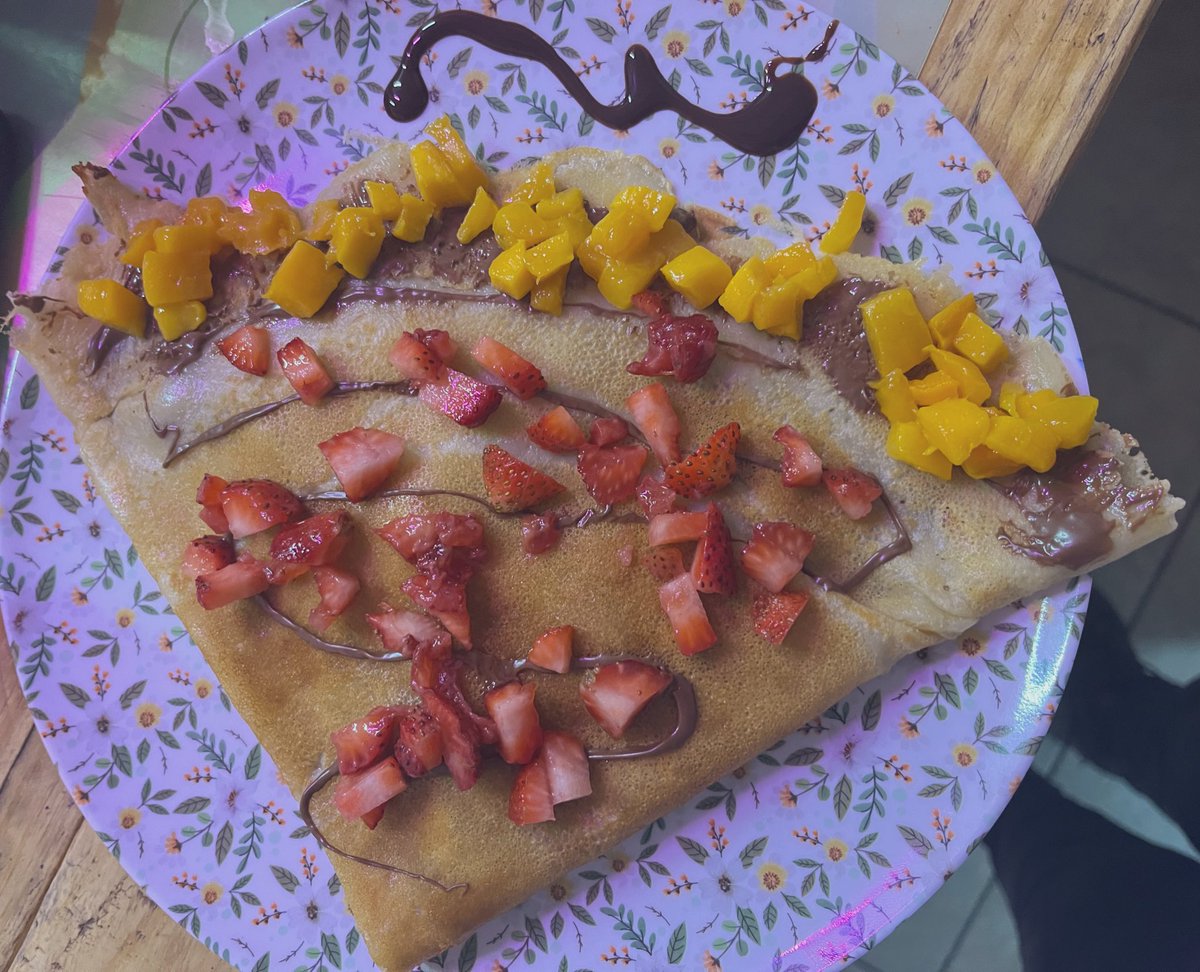 CafecitoMiris's tweet photo. Una crepa no solucionaría mis problemas pero tampoco una ensalada 🤤🤭🥰🌸 https://t.co/UO1xxPlim9