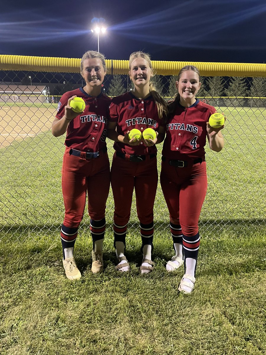 💣 Squad for Norris v Crete! 
<a href="/AddisonBurbach/">Addison Burbach</a> 
Myra Carlow - 2
<a href="/hicks_riane/">Riane Hicks</a> 

<a href="/NHS_Titans/">Norris High School</a> <a href="/NickWhyman/">Nick Whyman</a>