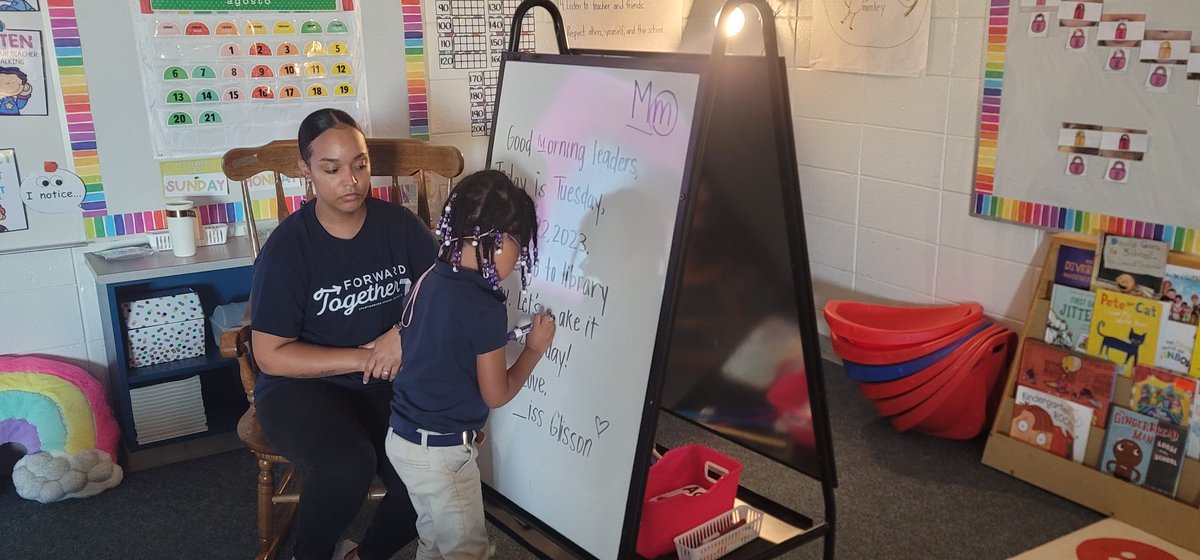 TheLitIC's tweet photo. Building phonics knowledge is great, but creating authentic ways for students to apply their phonics knowledge like @kinderwithwill is even greater. #Phonics #MorningMessage #LitIC #LITatCAL https://t.co/GGuSTGQJ9l