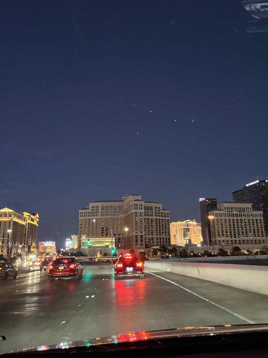 ChrisIn702's tweet image. Everything okay with the bellagio? #bellagio #LasVegas @VitalVegas