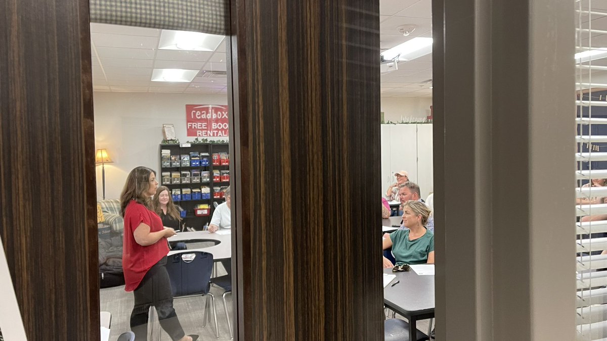 What a pleasure it was meeting our Lion Parents this evening! We hope you all enjoyed meeting your child’s teachers, walking their schedule and learning more about each subject’s goals and expectations. #LoveOurLions #ThisIsOakHills <a href="/giffwhitehead/">Gifford Whitehead</a> <a href="/HistoryHolcomb/">Holcomb History</a> <a href="/mrs_trero/">Mrs. Trero</a>