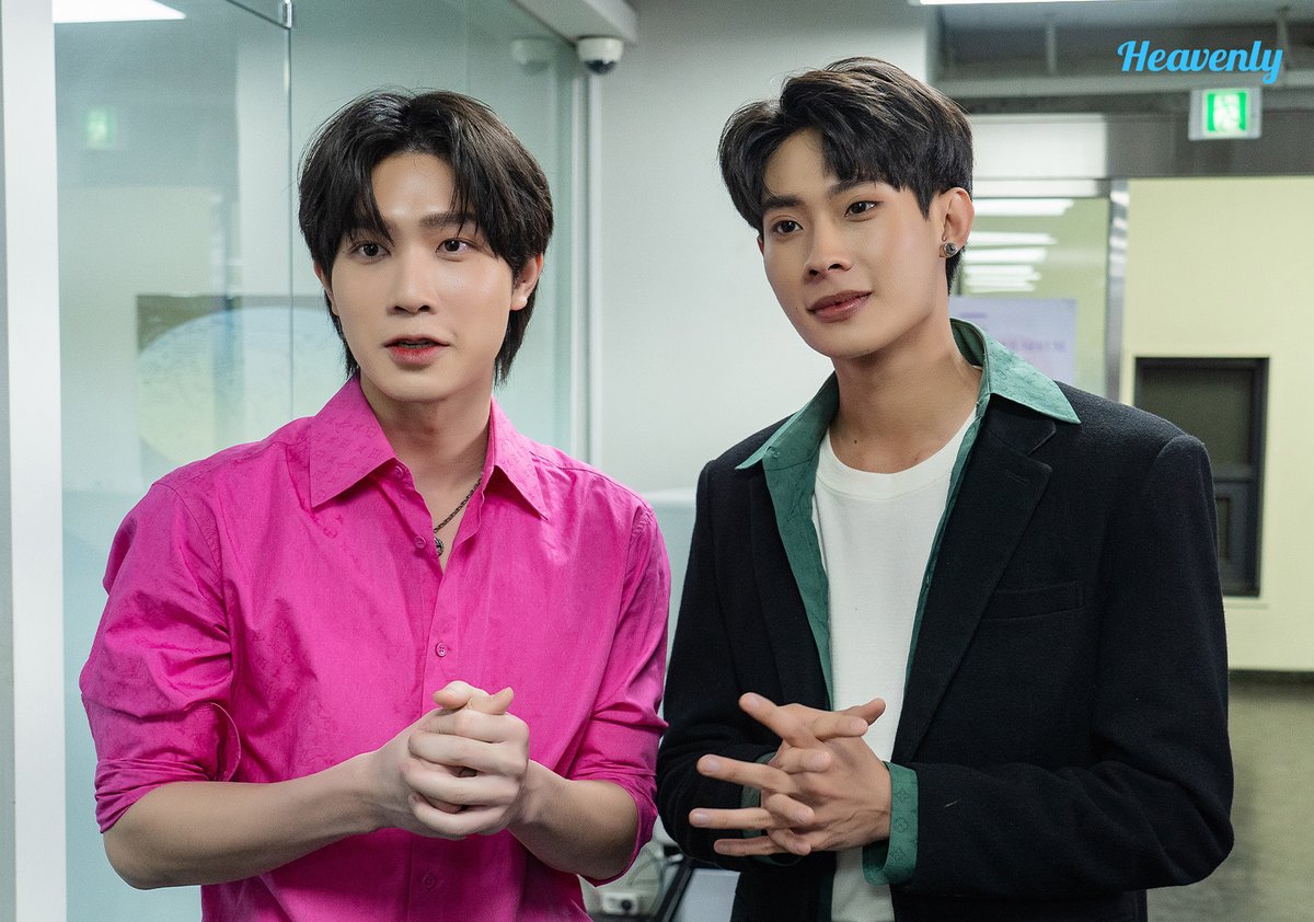 heavenly_pick's tweet photo. 🚨 헤븐리 신작🚨
【준과 준】

최준의 약혼녀, 미국행 소식까지 듣고 실망한 이준,
최준을 밀어내려 하지만 뜻대로 되지 않는데...?

지금 헤븐리 앱에서 6화 공개!
👉https://t.co/DJWObsbPxJ

#JunAndJun #준과준 #기현우 #양준모 #조찬현 #박형섭 https://t.co/i3vpjSFaWl