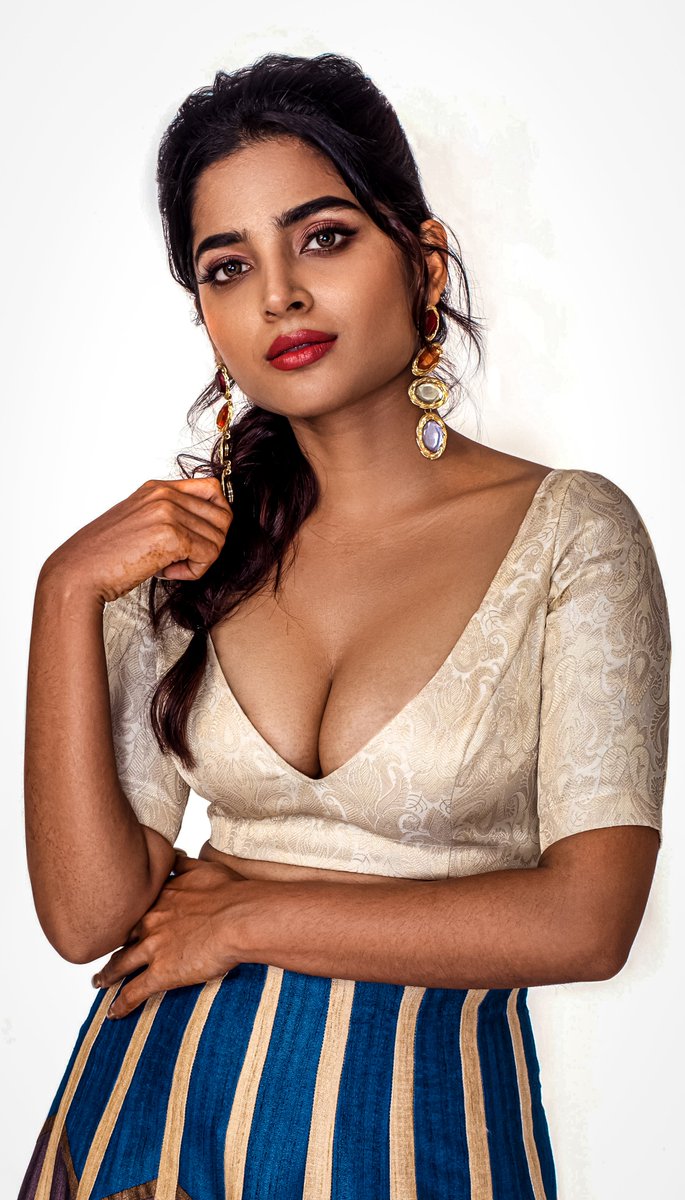 F4LxWV6awAAQg4u?format=jpg&name=medium