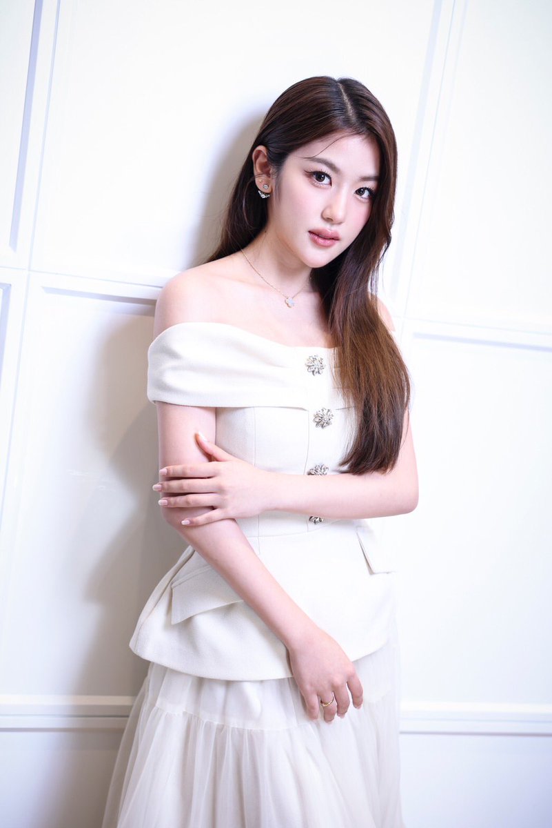 bimbeamofficial's tweet photo. ฝากคอลลัมของบิ่มบี๊มในนิตยสารแพรวฉบับเดือนสิงหาคมด้วยนะคะ 🫶🏻🤟🏻
📍 ซื้อนิตยสารเเพรว ส.ค. 66 เเละ E-mag ได้ทาง Naiin App 📍
#PraewAug23 #Praewmag
#bimbeambab #chaochujang #บิ่มบี๊ม #บิ่มบี๊มแพรขวัญ #ชาวชูจัง https://t.co/f2LmrELkK4