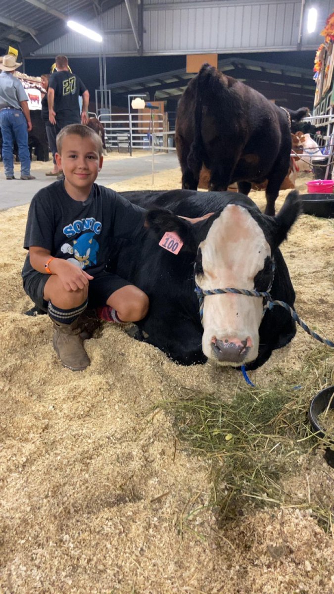 TheDailyCowman's tweet photo. This is tradition

This is education

This is work ethic

This is community

This is building responsibility

This is my life

This is having fun living 

#BestWeekOfSummer #HorseHeavenRoundup https://t.co/Q5agcYaZ6C