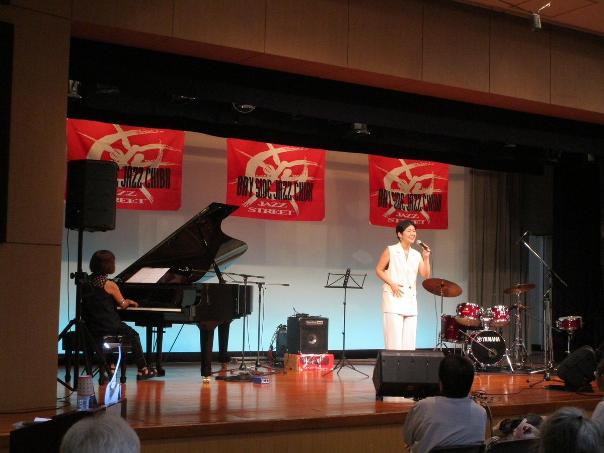 BAYSIDEJAZZ's tweet photo. 8／19にベイサイドジャズ2023千葉　ジャズコンペティションを千葉市民会館小ホールにて実施いたしました。
グランプリを受賞したのは「おいたえりこ・緑川愛Duo」のグループです。おめでとうございます。
＃BAYSIDEJAZZ　＃コンペティション　＃ジャズ　＃BSJ千葉 https://t.co/UMNG7opPOV