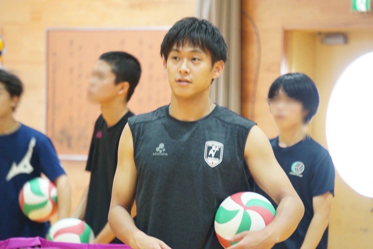 greatbears_vb's tweet photo. ／
グレベア×パドヴァ 
バレーボールクリニック🇮🇹🇯🇵
＼

パドヴァのコーチ・ジョルジオが来日🇮🇹🇯🇵🏐

小学生から指導者までを対象に、熱のこもったコーチングをしていただきました🐻💫

最後は今季パドヴァでプレーする谷口選手と仲良くお寿司🥢🍣

#東京グレートベアーズ 
#ネイチャーラボ 
#世界視野 https://t.co/3YOVOoc6ji