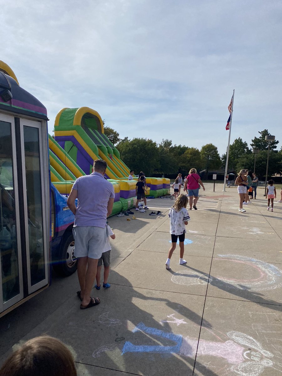 PTO Back to School Bash and meeting! Sure enjoyed my ice cream, did you? <a href="/Mosleykids/">Mrs. Mosley's Class</a> #bearshine
