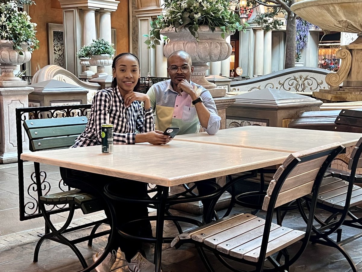 antoniolumeku's tweet image. La place des évolués à Kinshasa réaménagée le Congo change, félicitations aux autorités … 😅😍

#equilibre #couple #biso