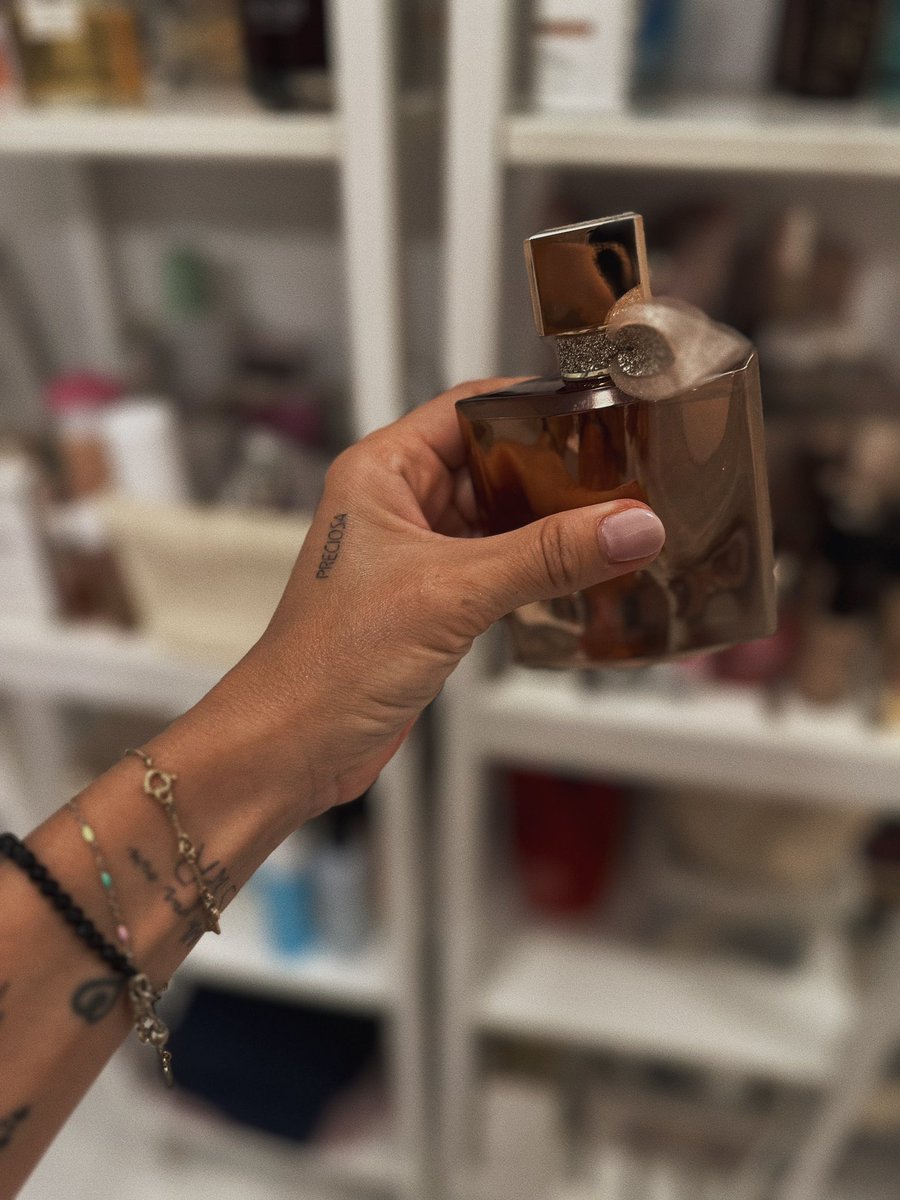 Ideal está versión más amanerada de La vie est belle de @LancomeNews 
Se llama L'Extrait y resulta muy sensual, sofisticada, nada pesada. Es envolvente.