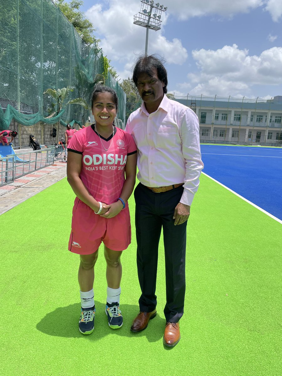 Nehagoyal_720's tweet photo. 🏑😊 https://t.co/BK1eya06JQ