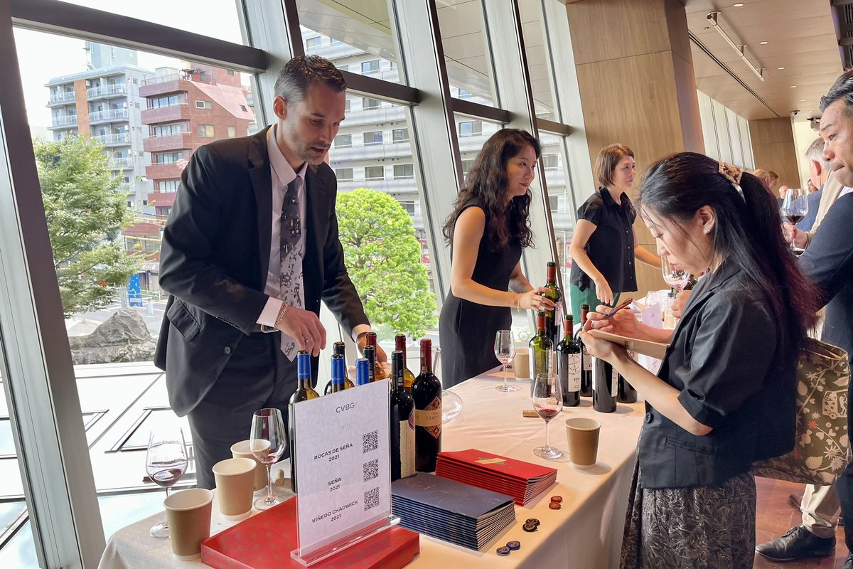winepluscollege's tweet photo. CVBG Beyond Bordeaux
毎年恒例の超高級ワインの試飲会です。

去年まではコロナで着席、鬼のようなスピードでワインがサーヴされる過酷な試飲会でしたが、今年は以前のスタイルに戻ってウォークアラウンド。

#ワインプラスカレッジ #ワインプラス #試飲会 #ワイン https://t.co/9bL7CVC7wX