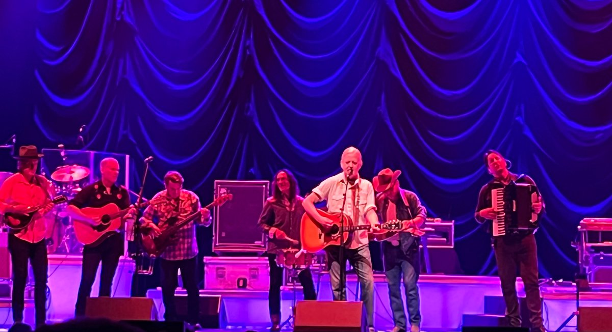 OilersAlbMom's tweet photo. What can you say about a @BlueRodeo show that hasn’t already been said. Fantastic show & almost every song was a singalong My daughter who is married to Greg Keelor flew in for the show & a short visit too. #5daysinjuly #bluetodeo #classic #losttogether https://t.co/5muNweQyca