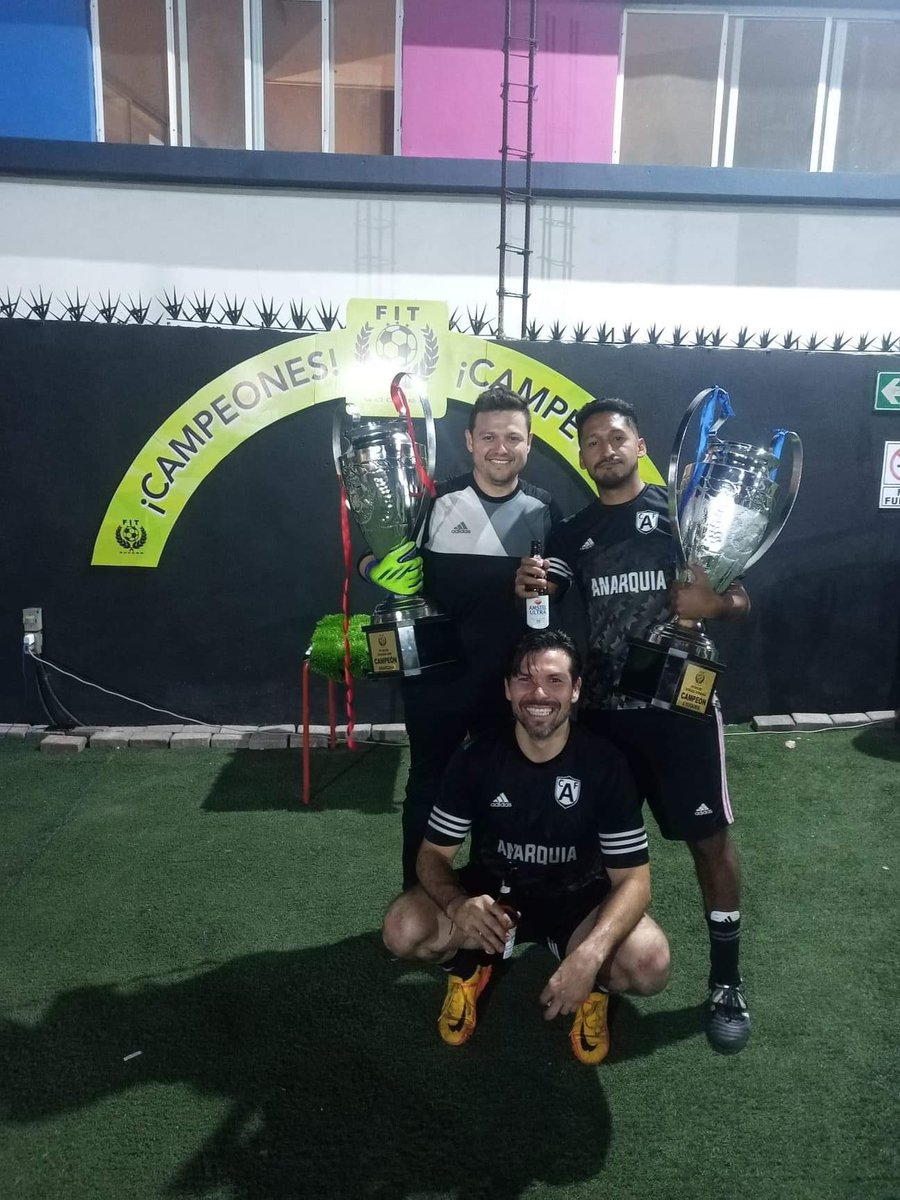 AnarquiaFR's tweet photo. La Anarquía ⚽️ conquista un nuevo Campeonato en las canchas de Fit Soccer, derrotando 9-3 al equipo Valle FC  #PentaCampeón 🏆x 5
@ortero23 @victoralonsok @__OLE @Jimyhorts @ferhorta21 https://t.co/amegIZCkTu