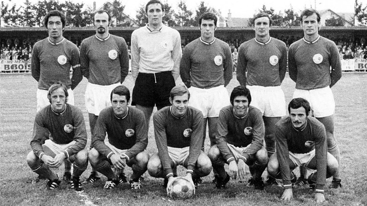 PSG_inside's tweet photo. Il y a 5️⃣3️⃣ ans, le Paris Saint-Germain disputait 🆚 Poitiers le tout premier match officiel de son histoire (1-1). ❤️💙 https://t.co/eGsyC0cMuP