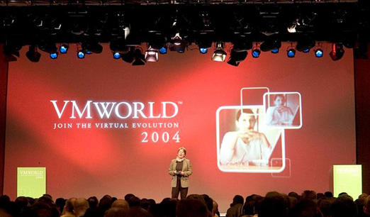 VMware_IT's tweet image. 🥲 Momento nostalgia! 🥲

Nel 2004 si tiene il primo #VMworld, destinato a diventare il più grande evento per cloud computing e virtualizzazione. La prima edizione richiama 1.400 partecipanti: tre volte il numero atteso!

Oggi VMworld è #VMwareExplore, vi aspettiamo a Barcellona!
