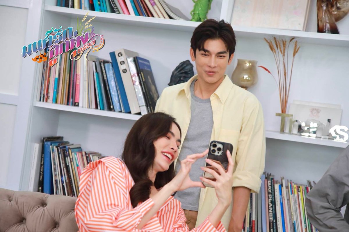 pairoykor's tweet photo. ดูไรกันอ่ะ...!!!
หัวเราะร่วนเชียวววว
ชาล็อต : ไม่บอกดีกว่า...ปล่อยให้งง?? 🤣
#คล้าว #มิวศุภศิษฏ์ 
#MewSuppasit
#mewsuppasit
#ทองกวาว #ชาล็อตออสติน 
#กองถ่าย #Q7
#มนต์รักลูกทุ่ง๒๕๖๗
#Fallinginlove
#ช่อง3HD #ดูทีวีกด33
#เร็วๆนี้ #และรับชมได้ที่
#WeTVth
@itscharlotty @MSuppasit https://t.co/Q6s5jLN4Yy