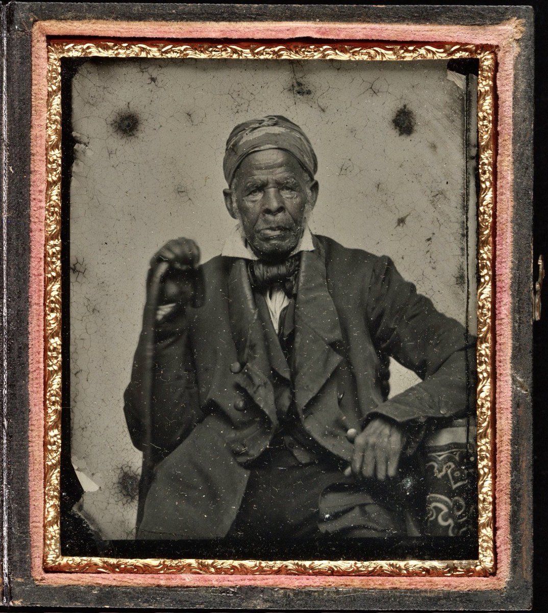 In 1807, Omar ibn Said, a Muslim scholar, was stolen from Senegal & sold into slavery in America. He left behind an autobiography written in Arabic. To mark the International Day for the Remembrance of the Slave Trade & its Abolition, a thread on the remarkable story of Omar...