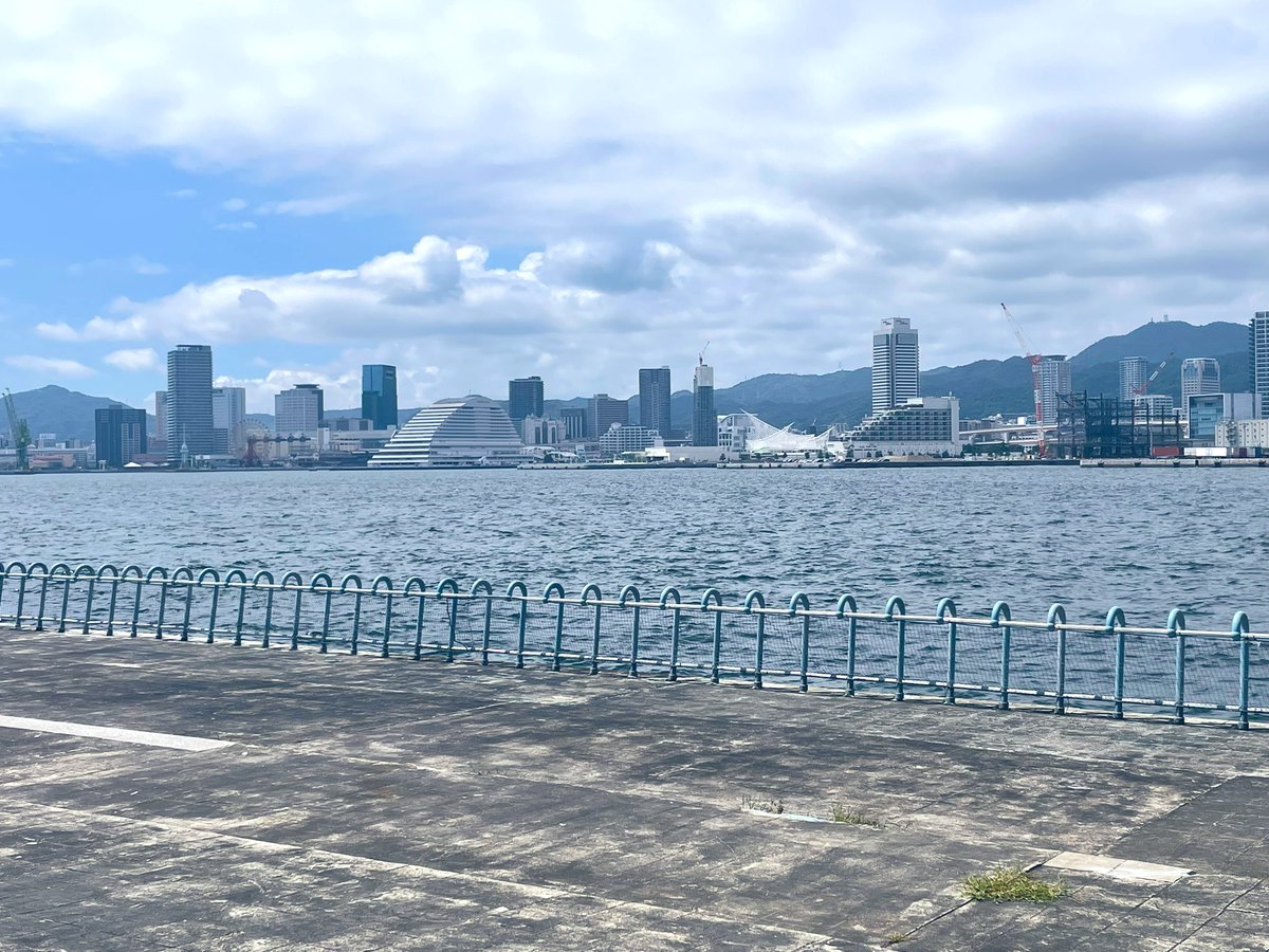 N04090409's tweet photo. @Tomohisanine 神戸の夜景綺麗やったね💜

夜公演前に家族で行ったポートアイランド北公園から見た夜景😊
夜公演後に行ったポーアイしおさい公園から見た夜景😊
あ、コンテナさん達も見に行ったけどはっきり場所はわからなかった〜🚗

ポーアイ側から見る三宮、元町の夜景は
綺麗やったよーー💗
次は大阪も来てね☺️✨ https://t.co/49udUPkgsc