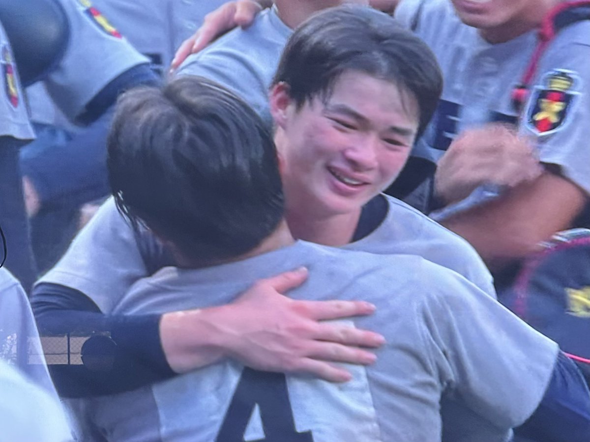 yubb0112's tweet photo. 慶應優勝😭🙌🏻🙌🏻🙌🏻1世紀ぶりの優勝本当におめでとう、決勝の相手が仙台育英で本当に良かった大満足の甲子園でした🥹
大村くんと丸田くんが抱き合ったとき胸熱すぎた https://t.co/LVh3oTgQdL