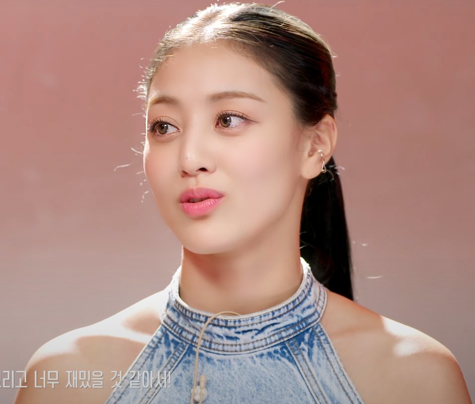 AboutMusicYT's tweet photo. TWICE's Jihyo reveals in a recent interview that she was supposed to debut in a different group with Nayeon and Jeongyeon, but the group disbanded 2-3 days before shooting the music video. https://t.co/wS63Vl5Lly