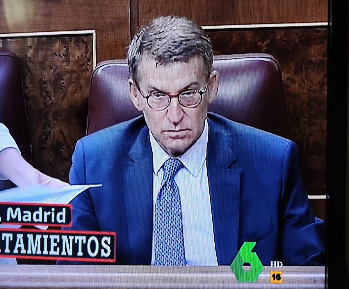palenzuelayoli's tweet photo. No estamos para que usted se dedique tiempo para demostrar a su partido su liderazgo, eso son problemas suyos y de quien le acompaña en este camino que es #VOX con quien no quiere pactar nadie, no estamos en #Elecciones.
Repito no nos haga perder el tiempo con sus #Mitines,😬👎👎 https://t.co/b8Bwcp8byu