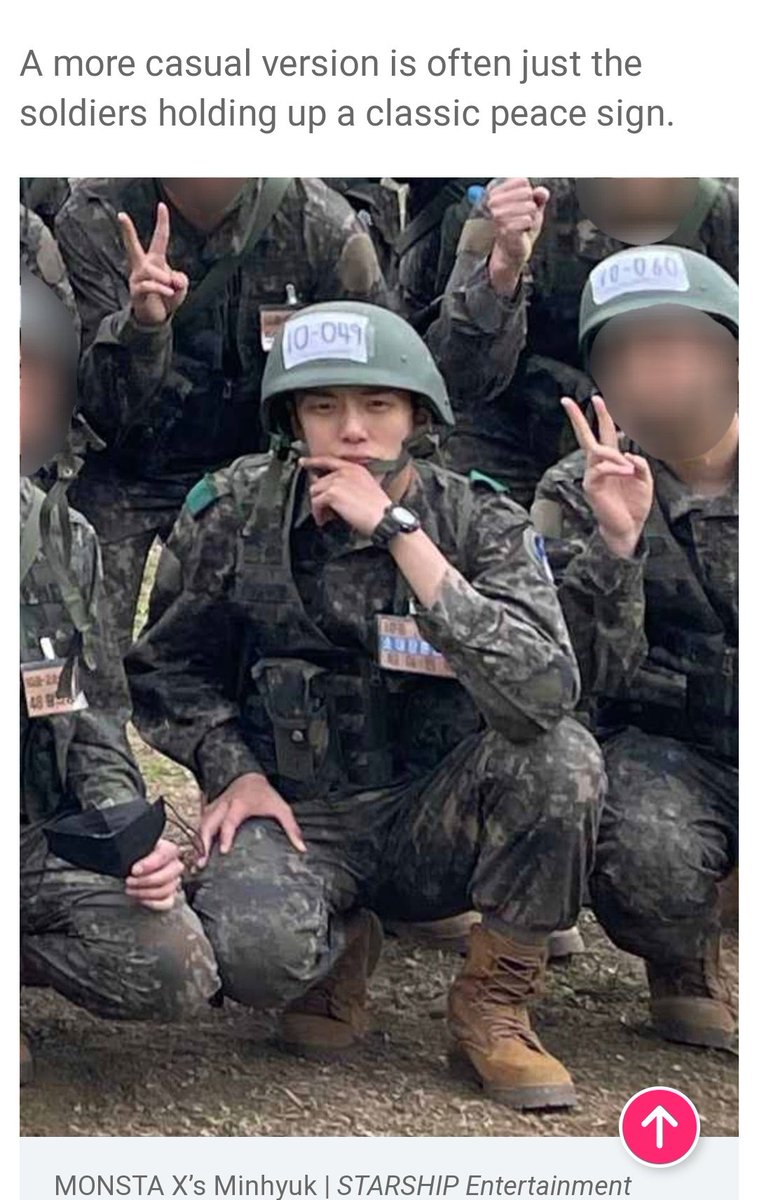 LoveeJooheonn's tweet photo. The article where Jooheon's cute poses with his platoon mates, everyone finds it too cute. 

Jooheon's Hyungs Shownu And Minhyuk posing cool and having strong presence meanwhile Jooheon is full of aegyo. 😁❤ https://t.co/tFGpCMLSkv