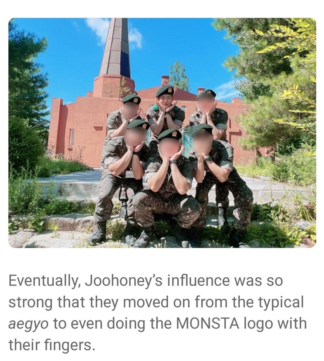 LoveeJooheonn's tweet photo. The article where Jooheon's cute poses with his platoon mates, everyone finds it too cute. 

Jooheon's Hyungs Shownu And Minhyuk posing cool and having strong presence meanwhile Jooheon is full of aegyo. 😁❤ https://t.co/tFGpCMLSkv