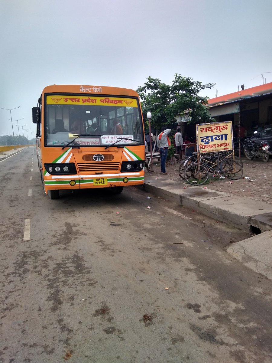 shri5001's tweet photo. No uprstc official stoppage for refreshment between Varanasi and Ghazipur bus stop. But roadways cantt senior accountant, driver and conductor are eating food, sweet, tea etc (free of cost). Passengers suffer for 30min.Please
@UPSRTC_VARANASI 
@dayashankar4bjp 
@UPGovt https://t.co/nmiATdPu1P