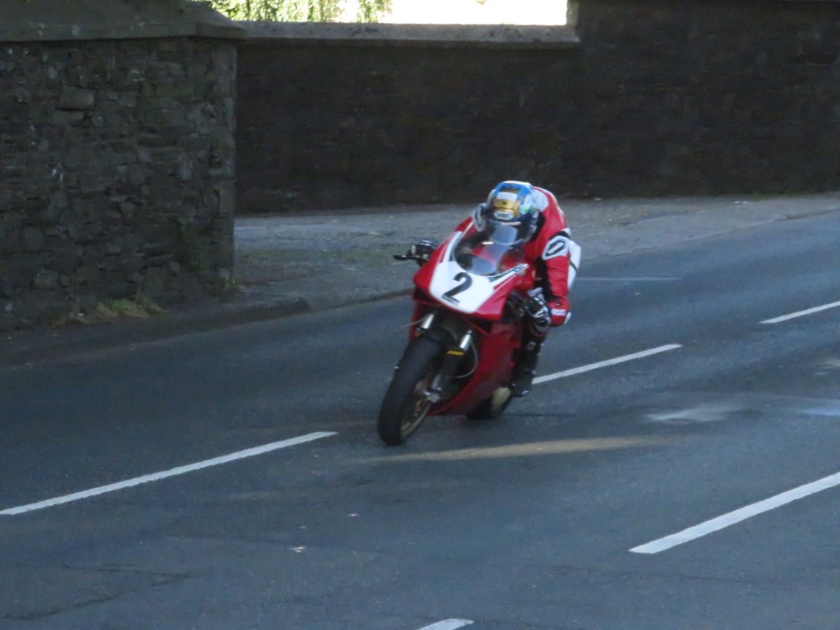 Ringing its neck🏍🏁🇮🇲