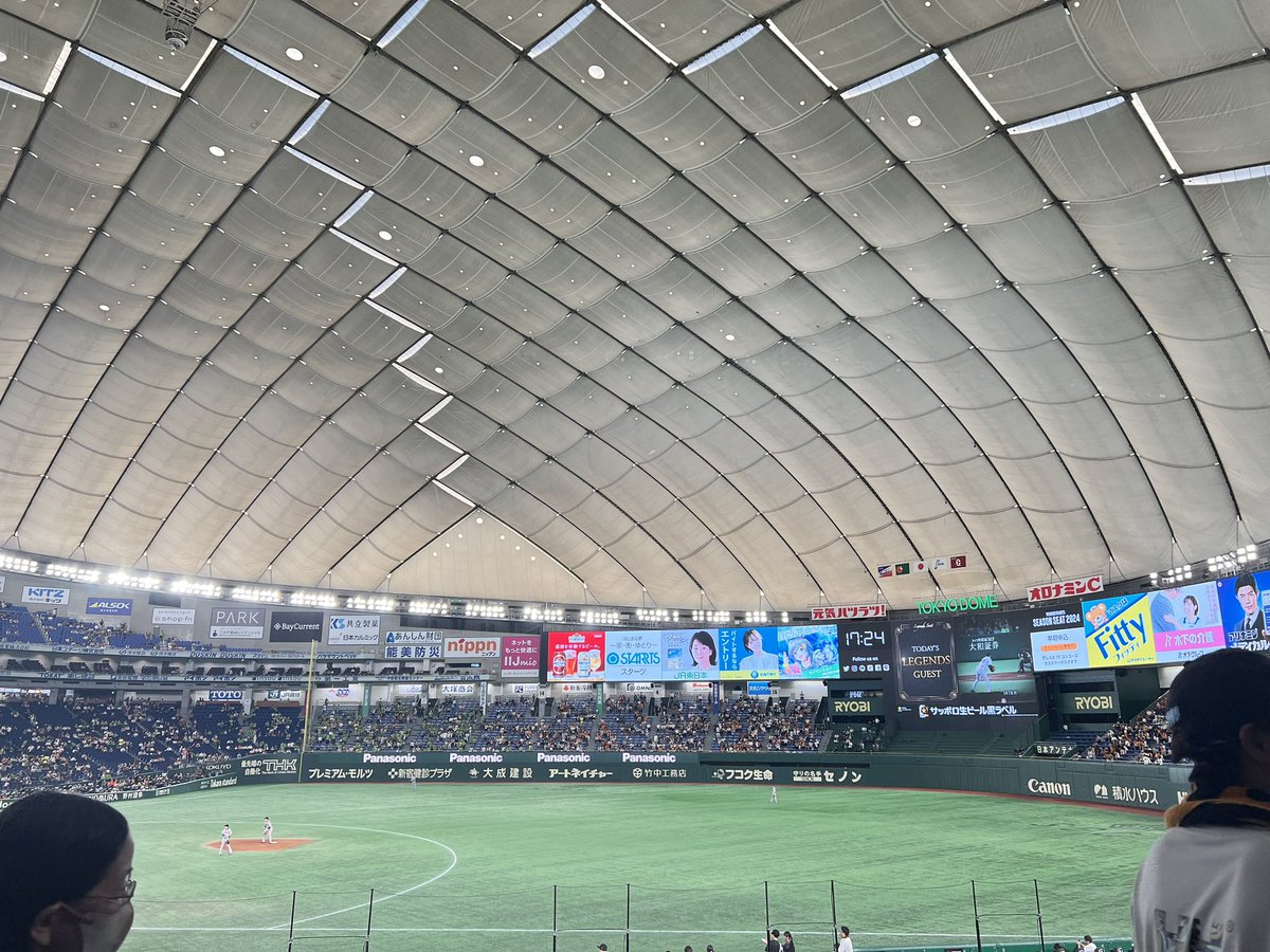 takutter_perfm's tweet photo. 今日！
一塁側11番通路にいます！
坂本6番ユニ着てます。
声掛けてください🙇 https://t.co/D3VYvxM2Tq